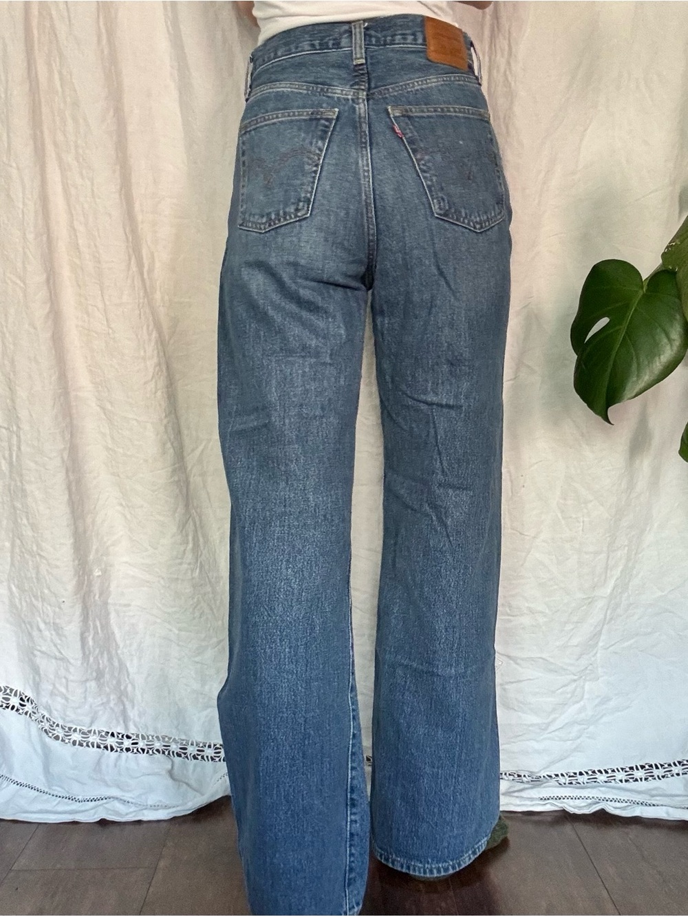 Levi's Wide Leg High-Rise Jeans - Medium Blue